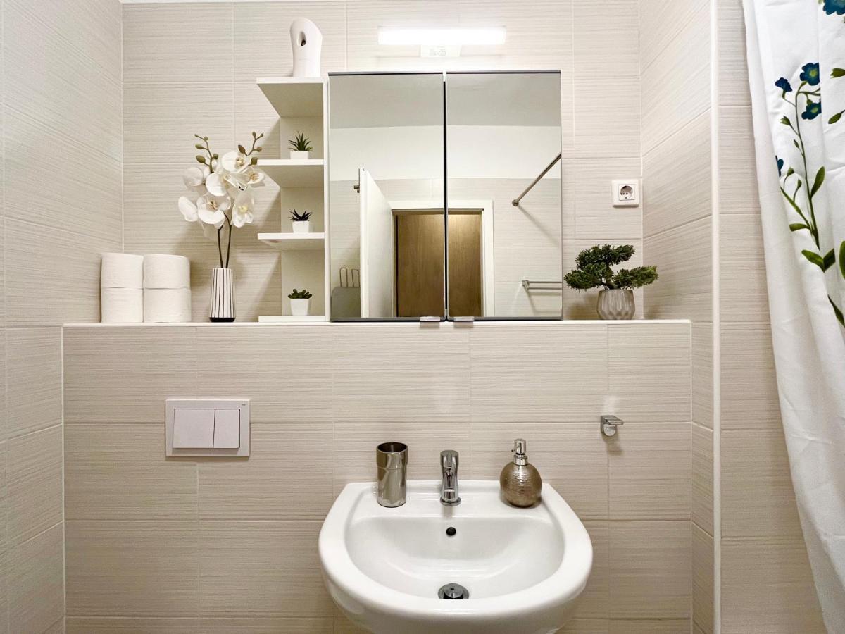 The Prince'S Neighbour Apartment Budapest With Free Garage 외부 사진